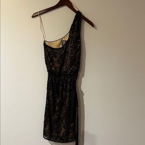 Vince Camuto Elegant Black and Gold One-Shoulder Dress